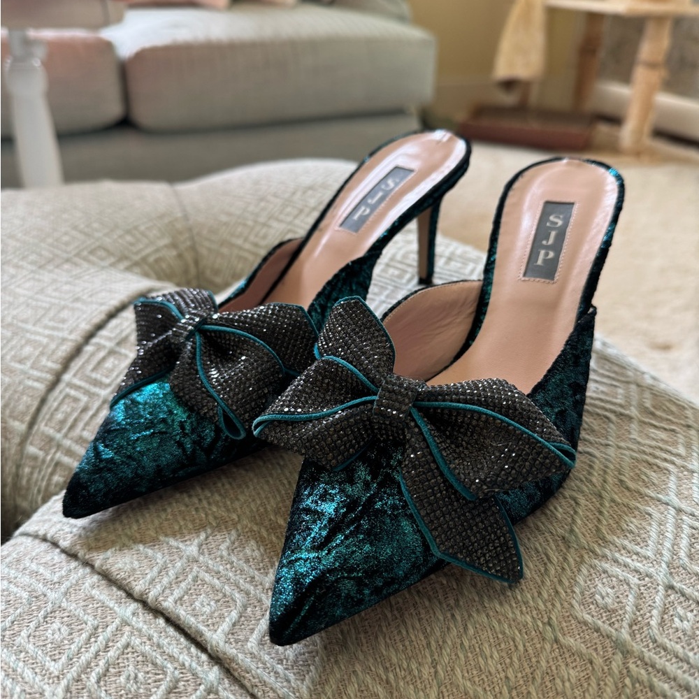 Beautiful SJP Women's Teal Velvet Heels with Bow. Very Wicked!